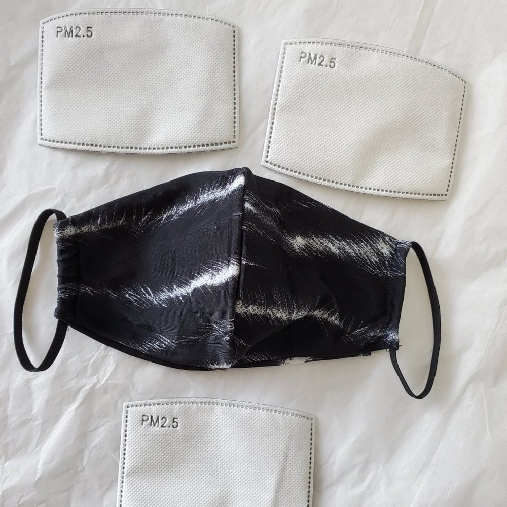 Facemask with 3 filters incl;uded